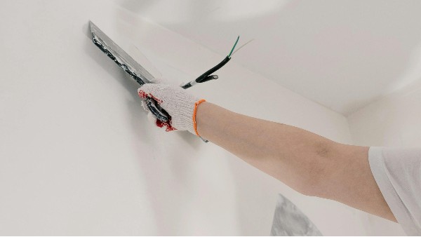 裝修內(nèi)墻刷什么膩?zhàn)臃?？看完這篇就懂了！