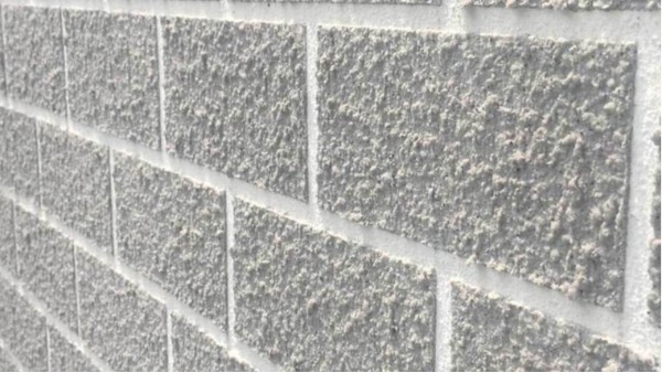 昆明仿石漆廠家為您解讀差異：外墻真石漆與仿石漆的揭秘