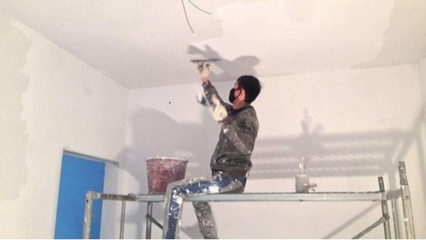 昆明膩子粉廠家-易高內(nèi)墻耐水膩子為您解決墻面返堿困擾