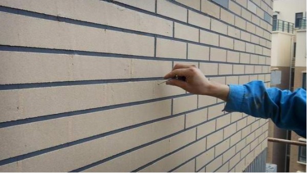 易高好膩?zhàn)犹嵝涯?，低溫條件下施工，真石漆施工需要注意以下問題