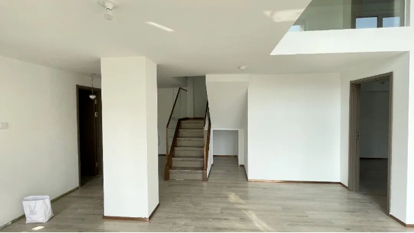 易高好膩?zhàn)痈嬖V您，耐水膩?zhàn)哟蚰r(shí)應(yīng)注意的問題